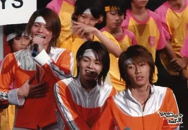 関西ジャニーズJr./山碕・室・濱田/横型・ライブフォト・衣装オレンジ白・ハチマキ・後ろにJr.KANSAI Johnny’sJr. ＠大坂松竹座 2007夏