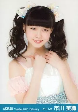 市川美織(AKB48) 少年チャンピオン 直筆サイン入りチェキ 【公式通販】