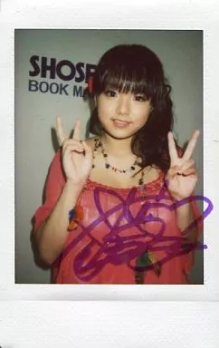 篠崎愛　サイン入りチェキ Yahoo!オークション - 最新 レア 篠崎 愛 雑誌 抽プレ 直筆