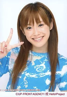 駿河屋 -<中古>モーニング娘。/高橋愛/バストアップ・水色シャツ・右手