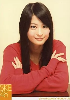駿河屋 -<中古>小木曽汐莉/腕組み・赤セーター/公式生写真（女性生写真）