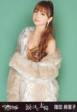篠田麻里子/膝上・両手下/「涙に沈む太陽」ホールver