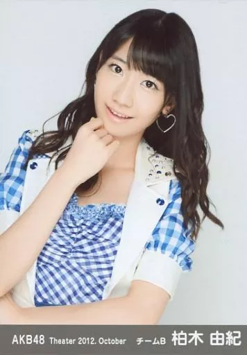 生写真(AKB48・SKE48)/アイドル/AKB48　柏木由紀/レア・共通カット・自撮り(帯無し)/劇場トレーディング生写真セット2015.November 駿河屋 -<中古>柏木由紀/顔アップ/劇場トレーディング生写真