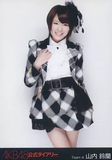 AKB48 山内鈴蘭生写真 駿河屋 -<中古>山内鈴蘭/膝上/｢AKB48公式ダイアリー｣会場限定生