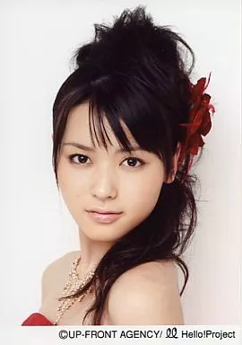 駿河屋 -<中古>°C-ute/矢島舞美/顔アップ・衣装赤・左肩前/公式生写真