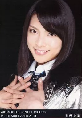 AKB48 秋元才加 B.L.T. 2011 生写真 駿河屋 - 【買取】秋元才加/AKB48×B.L.T.2011/絆BOOK き-BLACK17/017-C