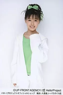 久住小春/衣装白・インナー緑・リボン緑・ハロー!プロジェクトオフィシャルショップ横浜・八景島シーパラダイス店・ポストカードサイズ/公式生写真