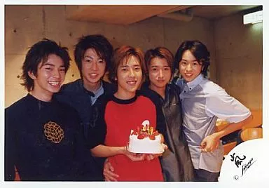 嵐/集合(5人)/上半身/二宮両手にケーキ/横型/公式生写真
