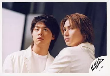 駿河屋 -<中古>Kinki Kids/堂本剛・堂本光一/横型/衣装白/目線左上