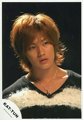 駿河屋 -<中古>KAT-TUN/赤西仁/バストアップ・ボーダー白黒