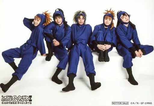 集合(5人)/横型・全身・座り・センター栗原・忍術学園五年生/「ミュージカル『忍たま乱太郎』第9弾 ~忍術学園陥落!夢のまた夢!?~」フォトファイル特典ブロマイド