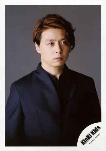 駿河屋 -<中古>KinKi Kids/堂本剛/バストアップ・衣装黒・両手下