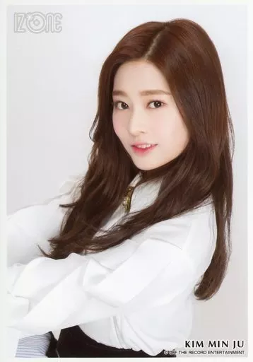 駿河屋 -<中古>IZ*ONE/キム・ミンジュ/上半身・両腕伸ばし・枠白