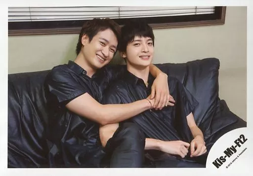 駿河屋 -<中古>Kis-My-Ft2/宮田俊哉・玉森裕太/横型・膝上・座り