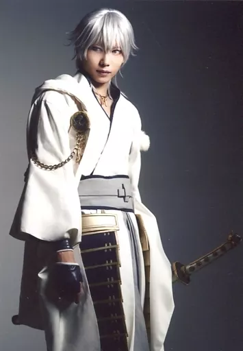 生写真(男性)　染谷俊之(鶴丸国永)/膝上・戦闘服・背景グレー・キャラクターショット/舞台「『刀剣乱舞』維伝 朧の志士たち」ランダムブロマイド