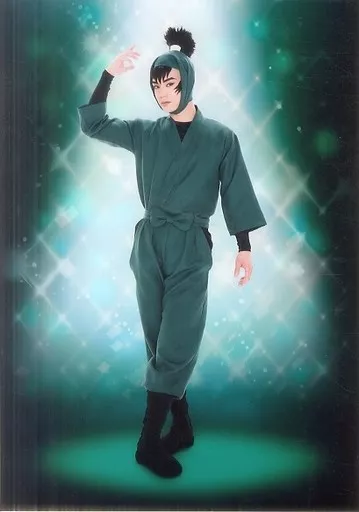 秋沢健太朗(食満留三郎)/背景緑・キャラクターショット・A4サイズ/「ミュージカル『忍たま乱太郎』第10弾 『忍術学園 学園祭』」A4ブロマイド