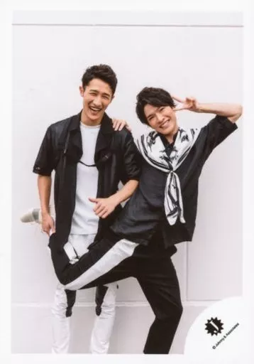 ① Man オフショット 深澤辰哉 岩本照 集合 今年も『Snow Man』が参戦‼️⛄️ 岩本照と深澤辰哉が 自給自足で自然