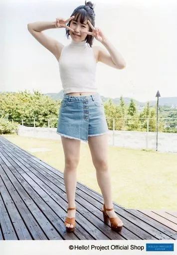 駿河屋 -<中古>アンジュルム/笠原桃奈/全身・衣装白・両手ピース/笠原