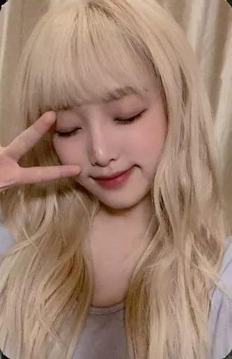 コレクションカード(女性)/CD「Oneiric　Diary」(3D　ver.)封入特典フォトカード　IZ*ONE/チェ・イェナ/バストアップ・衣装グレー・右手ピース・目閉じ/CD「Oneiric Diary」(3D ver.)封入特典フォトカード