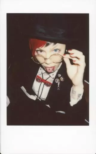 駿河屋 -<中古>NEVERLAND/涼太/バストアップ・衣装黒白・左手