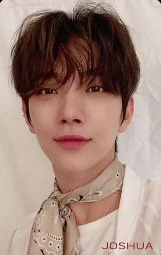 SEVENTEEN/JOSHUA(ジョシュア)/バストアップ・衣装白・スカーフ・両手下げ・背景白/CD「JAPAN 2ND MINI ALBUM『24H』」Loppi・HMV特典オリジナルスペシャルフォトカード 第1弾