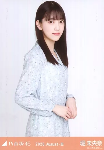 駿河屋 - 【買取】堀未央奈/上半身・フラワープリント/「乃木坂46 2020