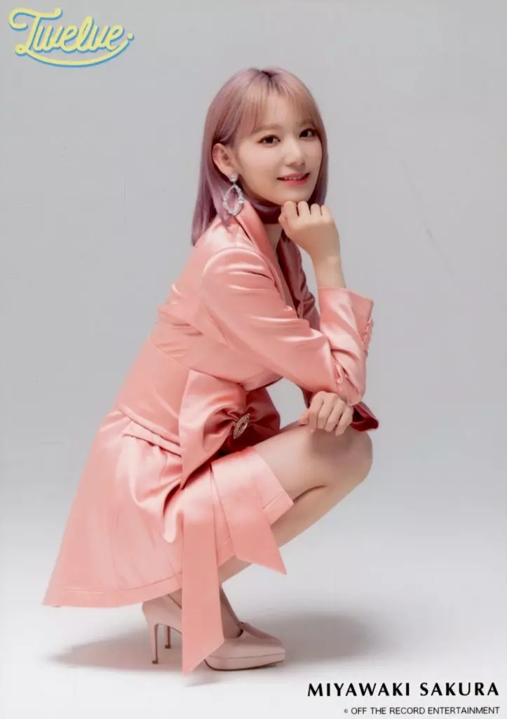 IZ*ONE 宮脇咲良　twelve 生写真　IZONE 駿河屋 -<中古>IZ*ONE/宮脇咲良/座り/IZ*ONE日本1stアルバム「Twelve