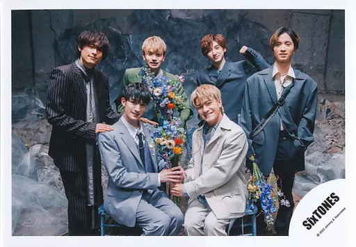 Man 公式 写真 集合 全員 オフショット 駿河屋 -<中古>Snow Man/集合(9人)/横型・全身/「Snow Man ASIA