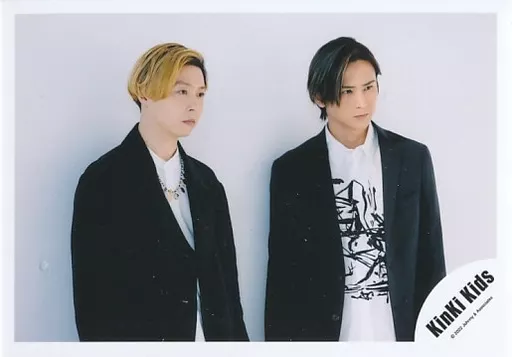 駿河屋 -<中古>KinKi Kids/堂本剛・堂本光一/横型・上半身