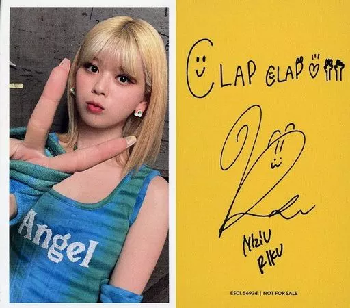 駿河屋 -<中古>NiziU/RIKU/裏面印刷サイン・メッセージ入り/CD「CLAP