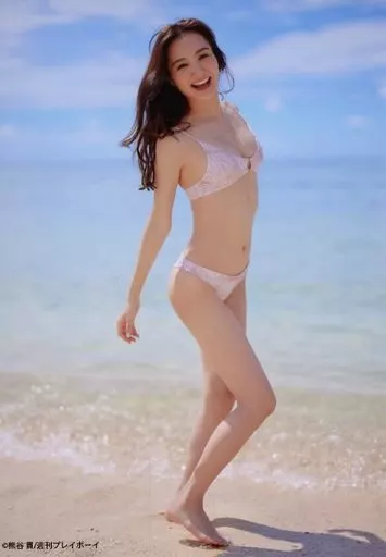 駿河屋 - 【買取】高田里穂/写真集「完成された未完成」MUVUSネット