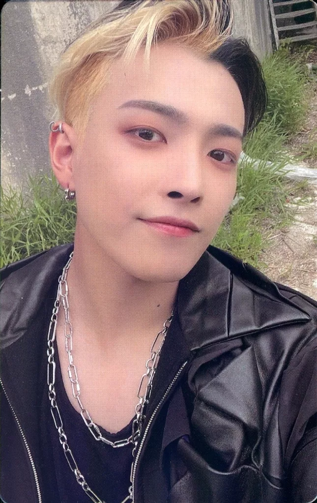 ATEEZ ホンジュン beatroad 韓国 限定 ラキドロ トレカ ① ATEEZ ホンジュン fromm ラキドロ トレカ