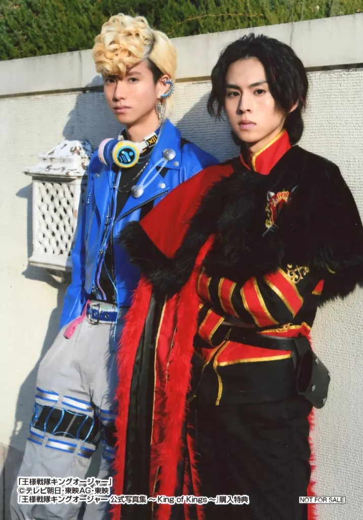 酒井大成(ギラ・ハスティー)・渡辺碧斗(ヤンマ・ガスト)/キャラクターショット/「王様戦隊キングオージャー 公式写真集 ~King of Kings~」アニメイト特典ブロマイド