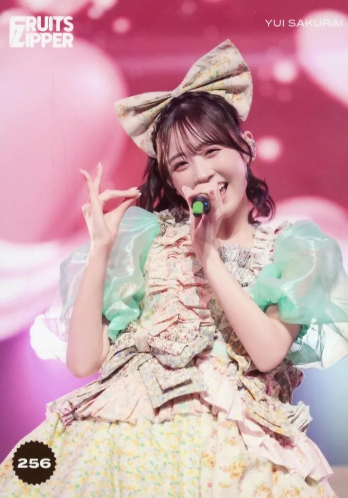 櫻井優衣　生写真 🍈 𝙋 𝙍 𝙀 𝙎 𝙀 𝙉 𝙏 𝐋𝐀𝐑𝐌𝐄 𝟎𝟔𝟎未公開カット💚 《櫻井優衣