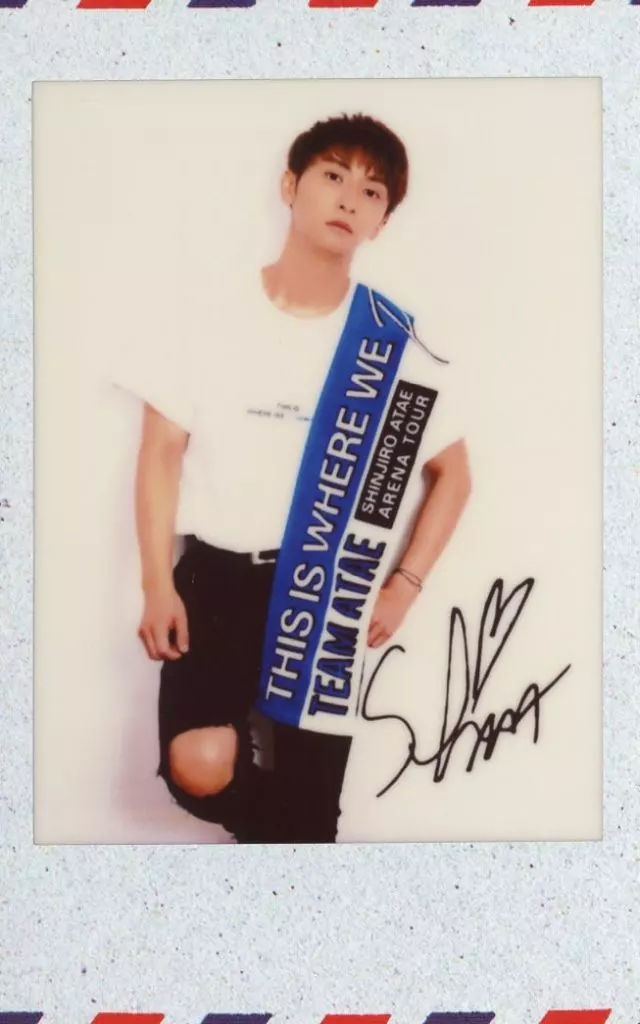 SHINJIRO ATAE 直筆サイン入り SHINJIRO ATAE ARENA TOUR -THIS IS WHERE WE PROMISE｜mu-mo SHOP