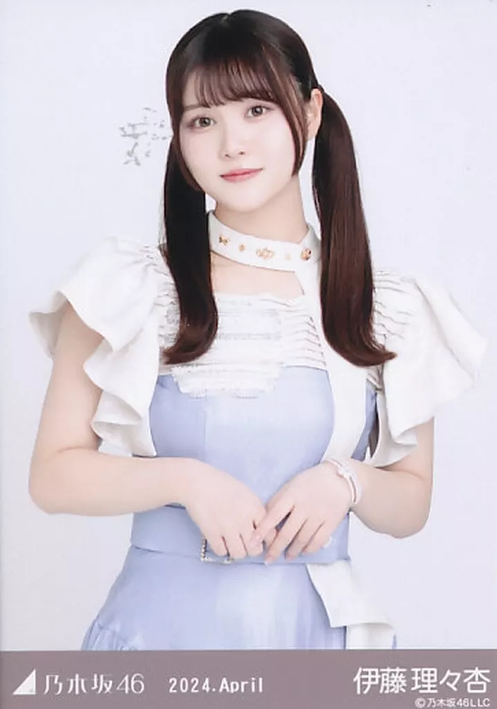 駿河屋 -<中古>伊藤理々杏/上半身・紅白2026衣装/「乃木坂46 2024