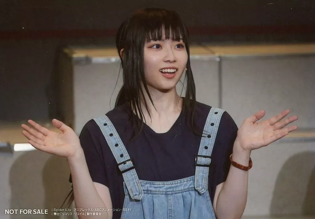 本西彩希帆(井ノ上たきな)/ライブフォト・キャラクターショット/Blu-ray・DVD「「舞台リコリス・リコイル」life won’t wait.」店舗共通購入特典 舞台写真ブロマイド