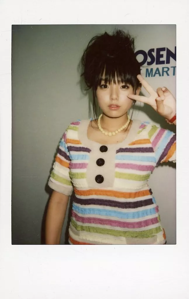 篠崎愛　直筆サイン　チェキ Yahoo!オークション - 篠崎愛 チェキ 1a