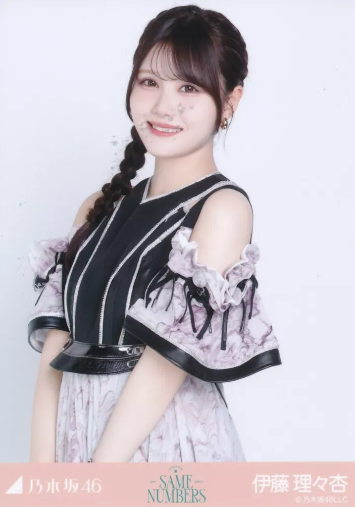 駿河屋 -<中古>乃木坂46/伊藤理々杏/上半身/「Same numbers」WebShop