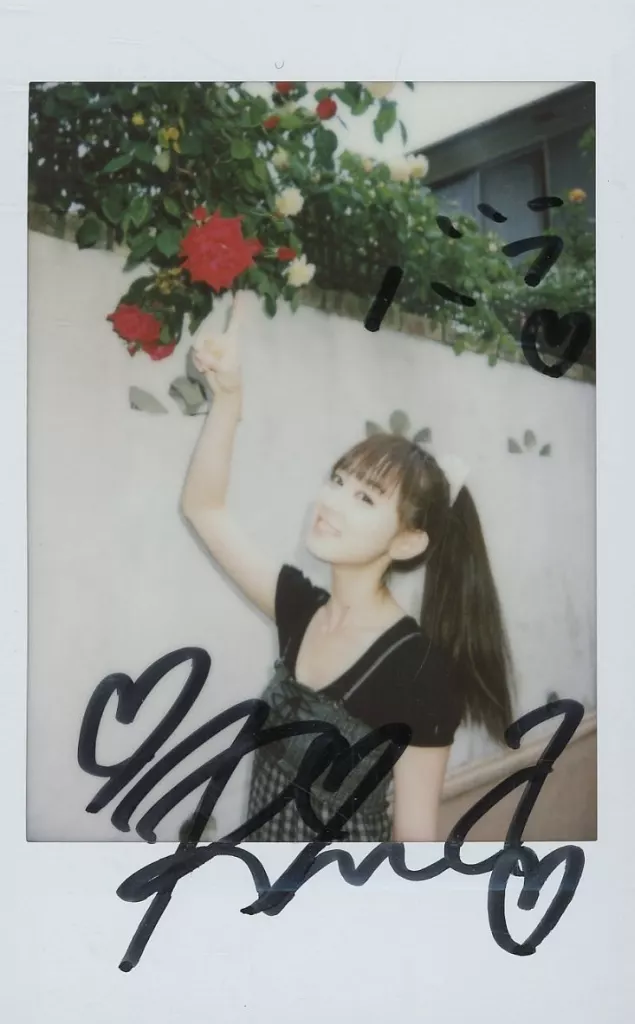 ☆秋山莉奈/直筆サイン、メッセージ入り/生チェキ