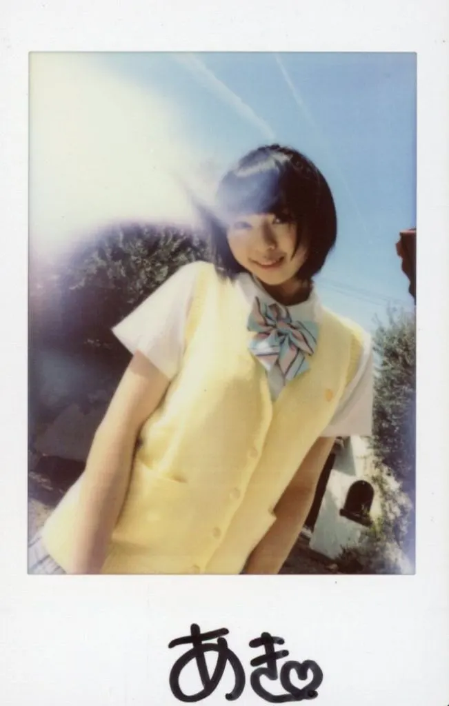 ☆如月有紀/直筆サイン入り/DVD「全力黒髪ショートカット」生チェキ