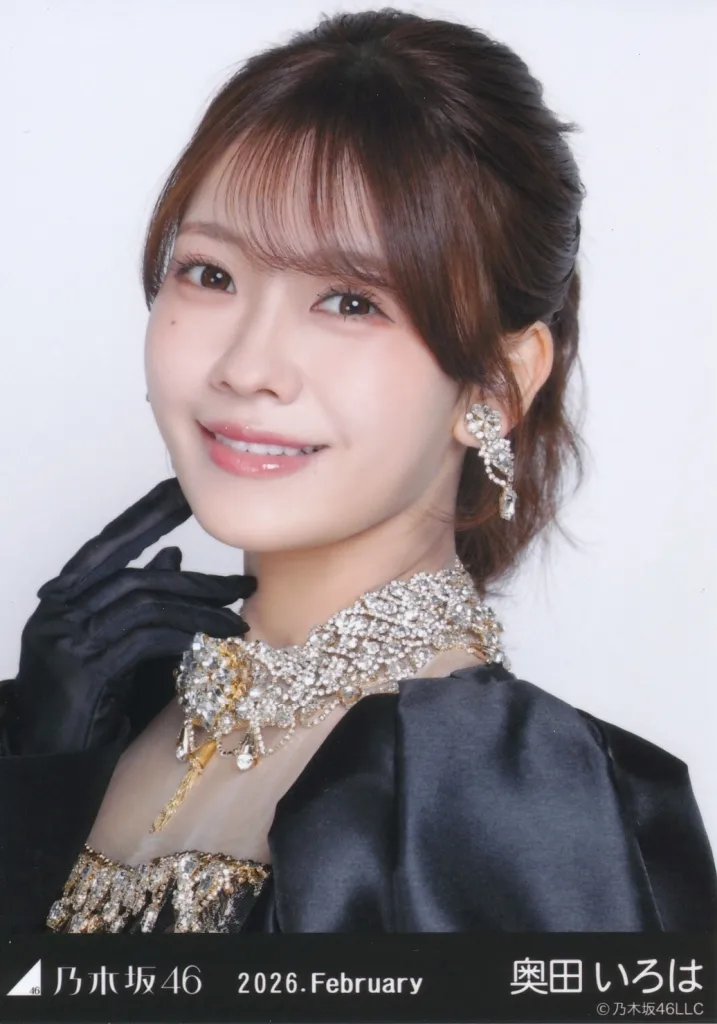 乃木坂46 奥田いろはさん サイン入り生写真 スペシャル衣装48 駿河屋 -<中古>乃木坂46/奥田いろは/バストアップ・スペシャル衣装48