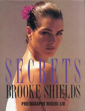 ブルック・シールズ写真集　1993年スコラ発行　題名SECRETS ブルック・シールズ写真集 1993年スコラ発行 題名SECRETS - メルカリ