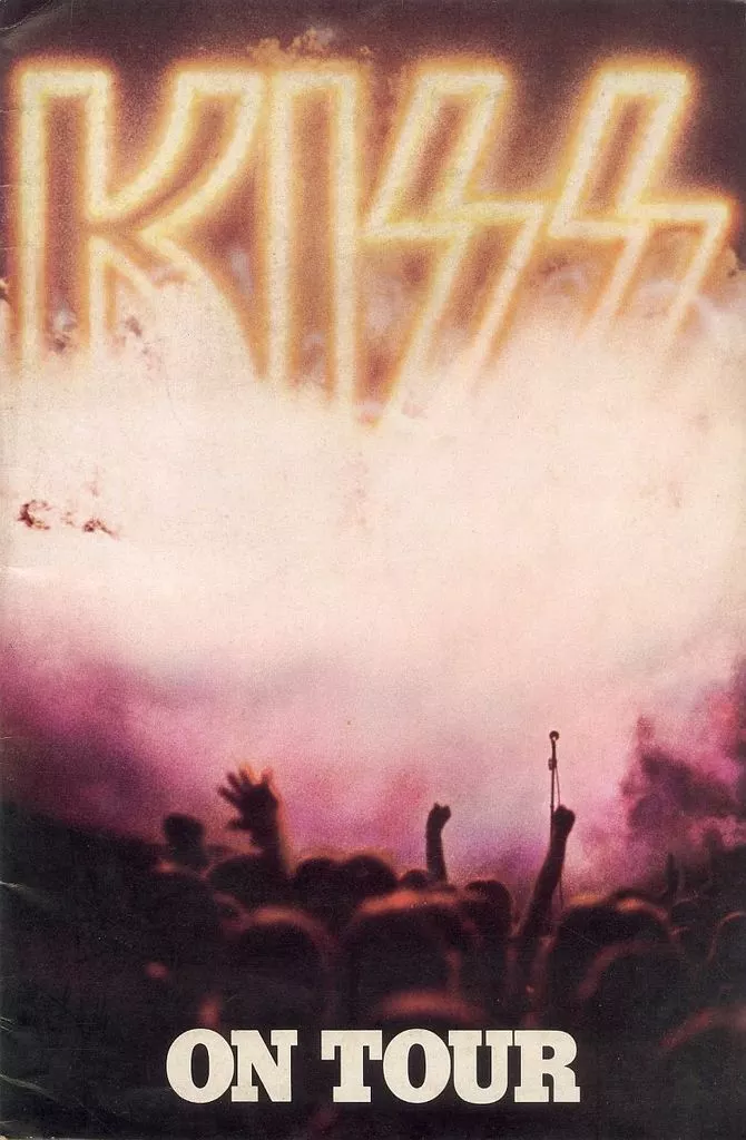 【パンフレット(ライブ)】 パンフ)KISS ON TOUR 1976(一部ページ不備有)