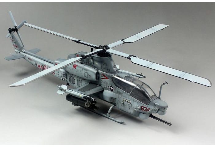Plastic model 1 / 72AH-1Z Viper attack helicopter [DMO720012 