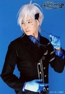 Ryo Hatakeyama (Ikki) / Upper Body / Costume Black Blue / Left Hand Sunglasses / Eye Left / Background Blue / Character Actor Shot / Musical 「 AMNESIA re : again 」 Theater Product Sales Bromide
