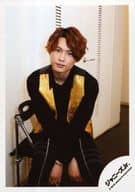 SixTONES / Hokuto Matsumura / Knee-Up / Sitting / Costume black / yellow / Both hands crossed / Neck tilted / Mouth closed / "Johnnys Jr. 8 / 8 Festival ~ Starting from Tokyo Dome ~" Goods off shot / Official Official photo