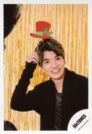 SixTONES / 髙地 Yugo / Bust up / Costume black / Right hand photo props / Body left facing / Smile / Background gold / Greeting Photo ~ Christmas ver. ~ / Official Official photo