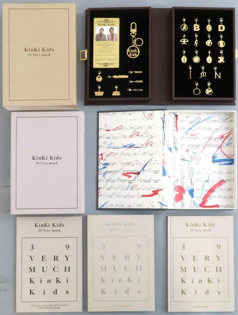 駿河屋 -<中古>Kinki kids / 39 Very much[Blu-ray付ファミクラストア