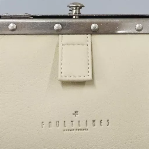 雑貨　カジュアルモデル POSTMANBAG(ポストマンバッグ)  ベージュ「村田蓮爾 FAULTLINES」 POSTMAN BAG【村田蓮爾立体展-FAULTLINES-】 | space caiman